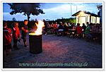... das Feuer entzündet.