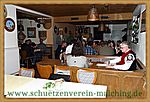 ... begrüßt die anwesenden Mitglieder ...