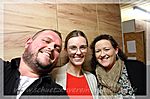 ... hier mal ein Selfi mit einer digitalen Spiegelreflex-Kamera mit aufgestecktem Blitz (und ca. 2kg) ...