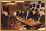 ... alle lauschen (andächtig) oder auch gespannt ...